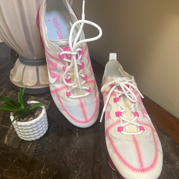 Nike Air Vapor Max 2019 - Picture 2 of 5